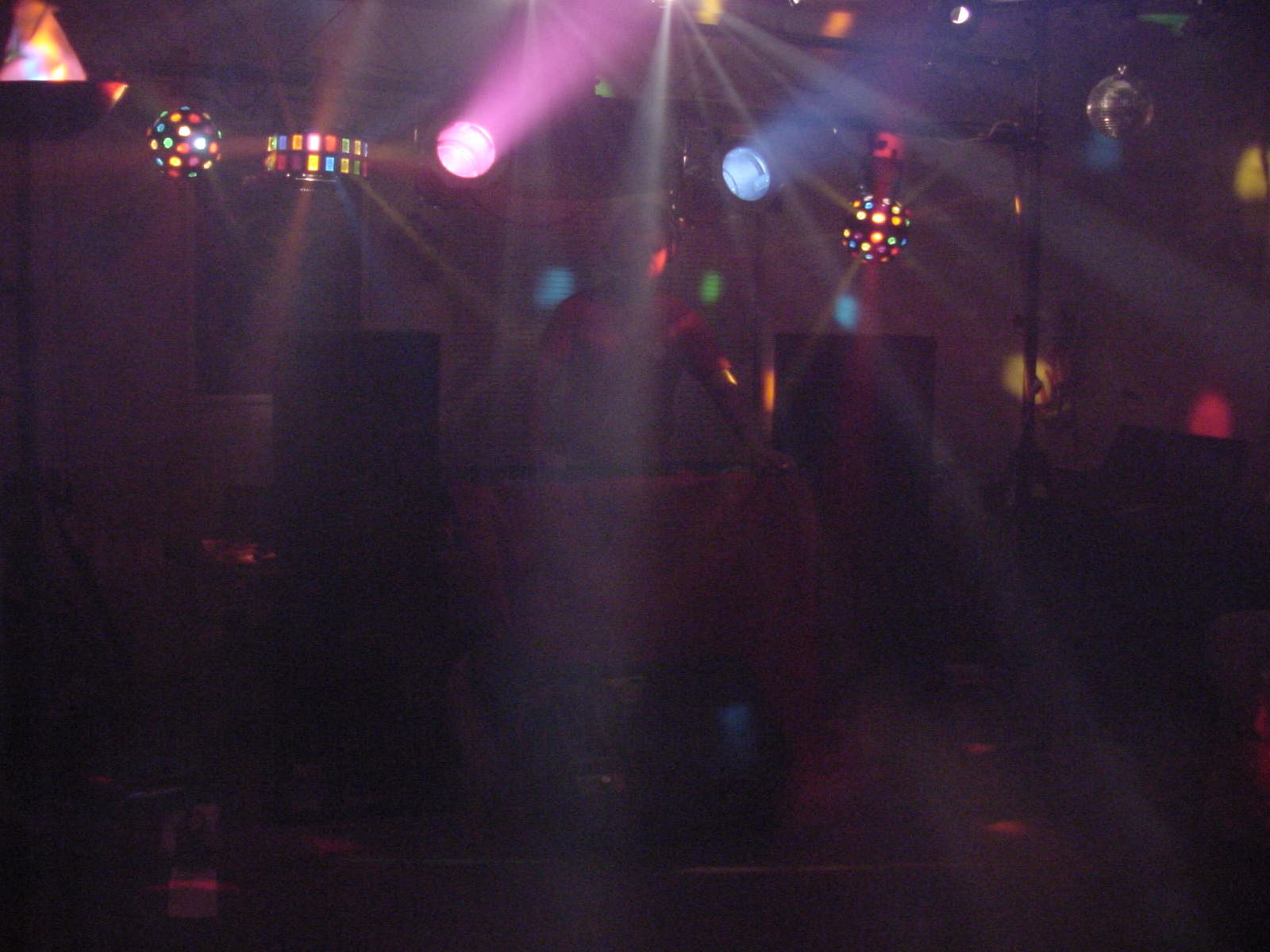 A picture of a few lights